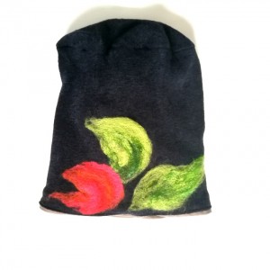 czapka wełniana filcowana czarna zimowa handmade w kwiaty na podszewce