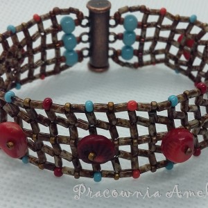 Kratka z naturalnym koralem bransoletka handmade beading