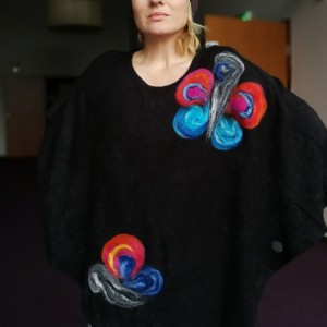 poncho z dzianiny wełnianej czarne w motyle handmade