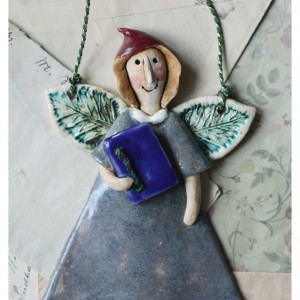 Aniołek z książeczką