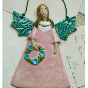 Aniołek z wianuszkiem różowy