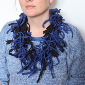 naszyjnik dzianinowy co się wiję wokół głowy