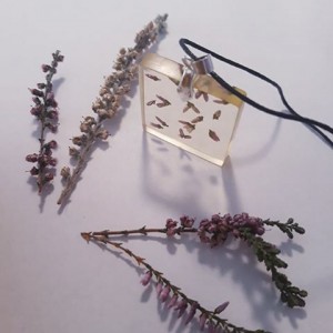 Kwadratowy wisior z kwiatami Wrzosu