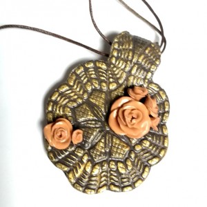 naszyjnik handmade w odcieniach złota lepiony recznie