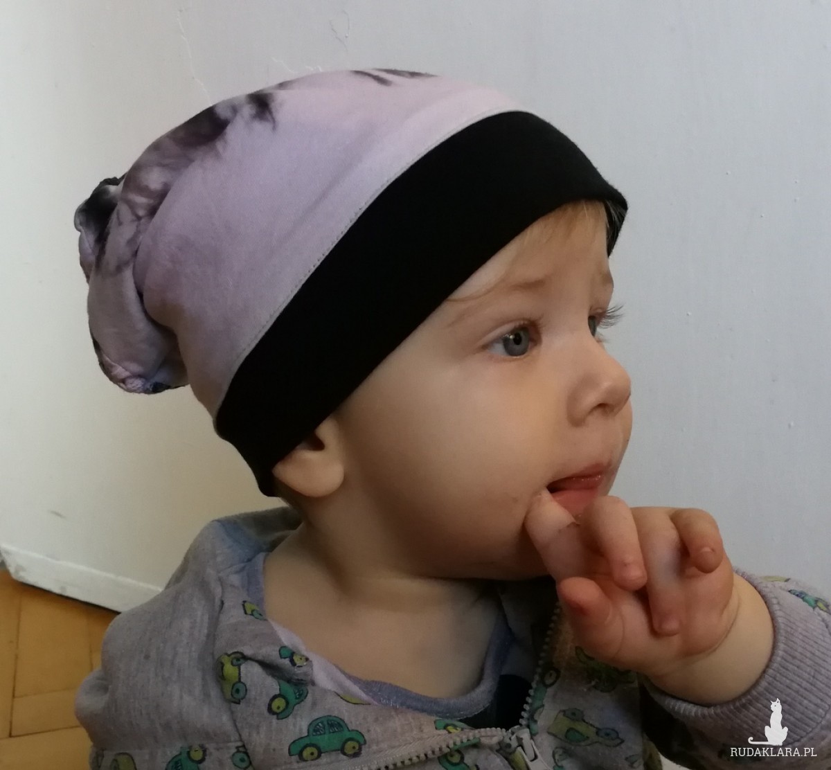 czapka dziecięca dzianina bawełniana recznie farbowana na podszewce