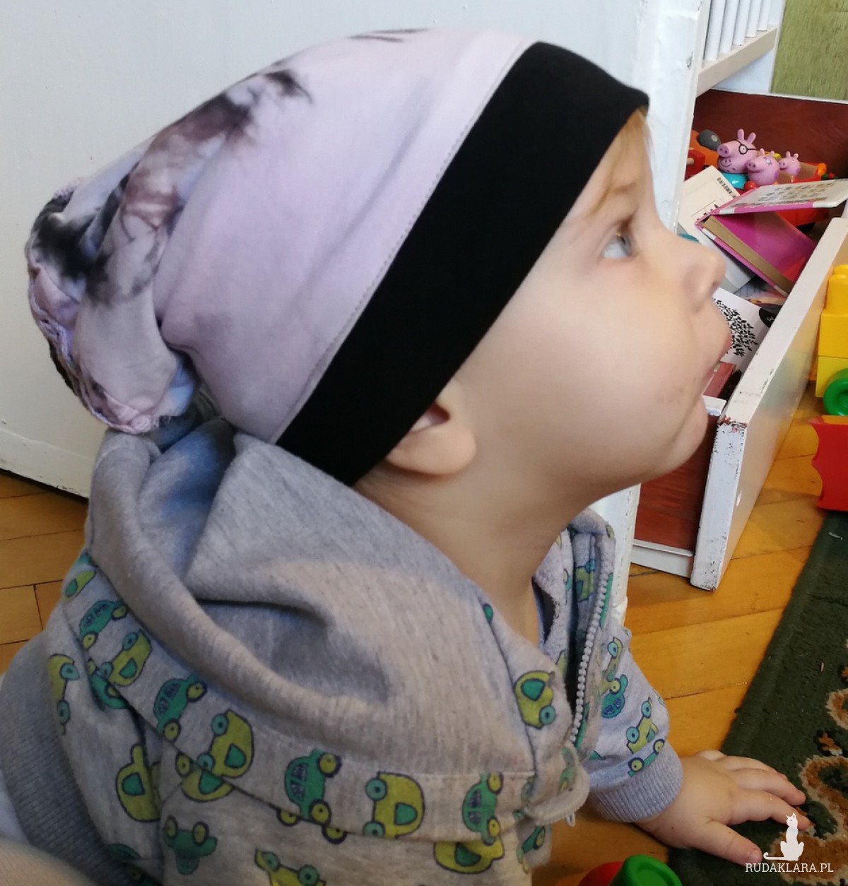 czapka dziecięca dzianina bawełniana recznie farbowana na podszewce