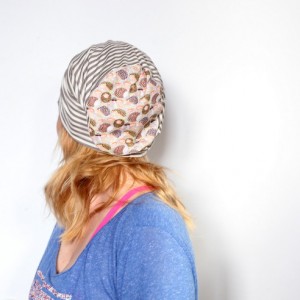 czapka damska dzianinowa w paski i jeże