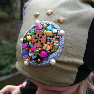 czapka szyta patchworkowo damska z haftem koralikowym