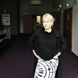 spódnica ołówkowa drukowana w pięciolinie i nuty  rozmiar M