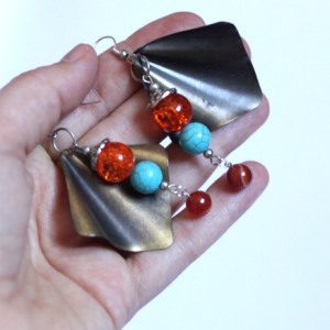 kolczyki Zdziwiona botoksiara o inną minę się stara