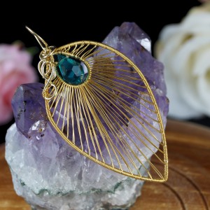 Delikatna pozłacana zawieszka z kryształem czeskim, ręcznie wykonana, prezent dla niej, prezent dla mamy, prezent urodzinowy, biżuteria