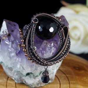 Miedziany wisior z fasetowaną kulką onyksu oraz z kryształem, wisior dla niej, prezent dla kobiety, biżuteria ręcznie robiona, wire wrapped