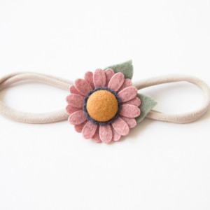 Opaska do włosów z kwiatuszkiem cameo pink