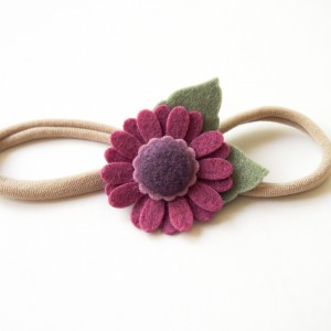 Opaska do włosów z kwiatuszkiem jeżynowym