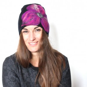 czapka handmade wełniana z kwiatem