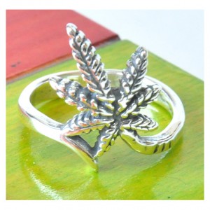 82 pierścionek vintage, srebrny, delikatny pierścionek, liść marihuany; na prezent, na co dzień;