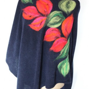 granatowe poncho wełniane filcowane wełną merynosów