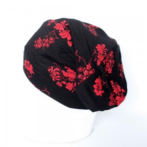 czapka dzianinowa czarna w kwiaty oversize