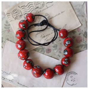 Czerwone korale nakrapiane