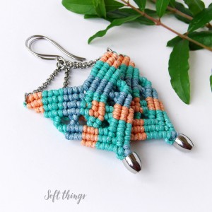 Pastelowe latawce - geometryczne, wiszące kolczyki makrama