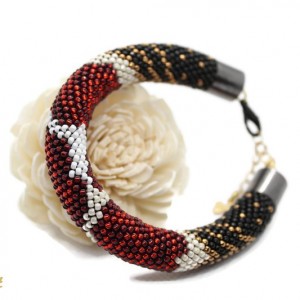 elegancka bransoletka z koralików - róże