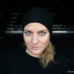 koronka czarna damska czapka z dzianiny przylegająca do głowy