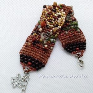 bransoletka z krosna z minerałami