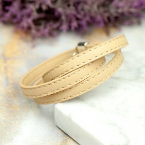 Bransoletka z rzemienia 3x owijana wokół nadgarstka w64