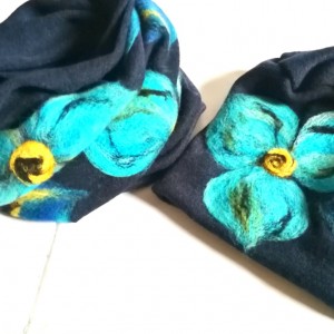 granatowy wełniany komplet w kwiaty idealny na zimę filcowany wełną handmade