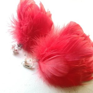 klipsy czerwone pióra- box x1- bardzo lekkie i bujne, polecam