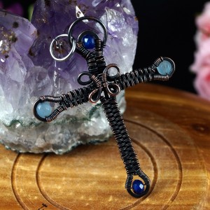 Krzyżyk z Agatem, Miedziany wisior w kształcie krzyża, ręcznie wykonany, prezent dla niej, prezent dla niego, prezent urodzinowy