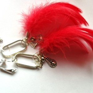 klipsy czerwone pióra lekkie