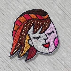 Broszka kasztanowa piękność