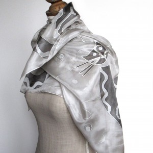 Czarne koty, jedwabna ręcznie malowana chusta