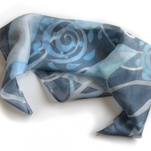 Niebieskie rośliny, ręcznie malowana jedwabna apaszka, szaro-niebieska chustka z jedwabiu