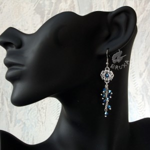 Kolczyki chainmaille z kryształkowymi gronkami