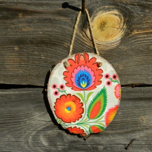 Dekoracja wisząca wzór ludowy, prezent z drewna w stylu folk