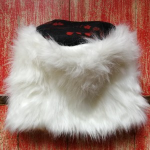 czapka futrzana damska biała handmade uszyta ze sztucznego białego  futerka