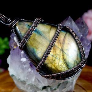 Labradoryt pomarańcz, miedziany wisior z labradorytem, patynowany, prezent dla niej, prezent dla mamy, prezent dla żony, wire wrapped unisex