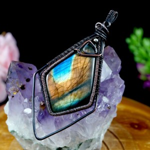 Labradoryt pomarańczowy, miedziany wisior z labradorytem, patynowany, prezent dla niej, prezent dla mamy, prezent dla żony, unisex dla niego