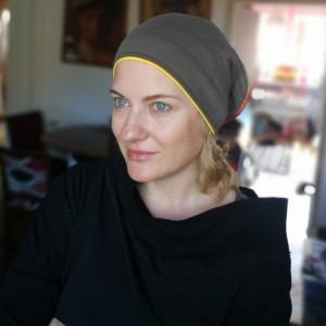 czapka damska wiosenna typ sportowy smerfetka