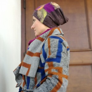 czapka damska wełniana brązowa z aplikacją z wełny merynosów