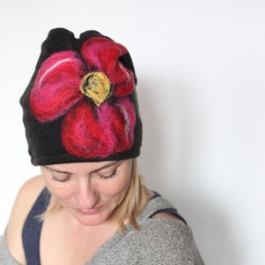 czapka handmade wełniana z kwiatem
