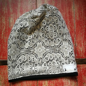 czapka damska srebrno czarna ażurowa