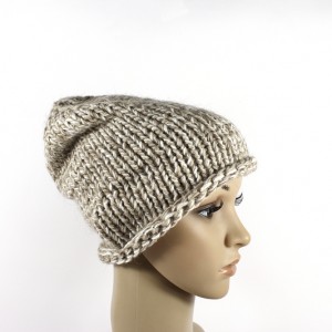 Czapka melanżowa z beżowym unisex one size robiona na drutach