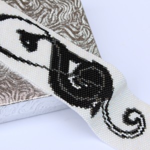 czarny kot szeroka bransoletka mankietowa uszyta z drobniutkich koralików Miyuki