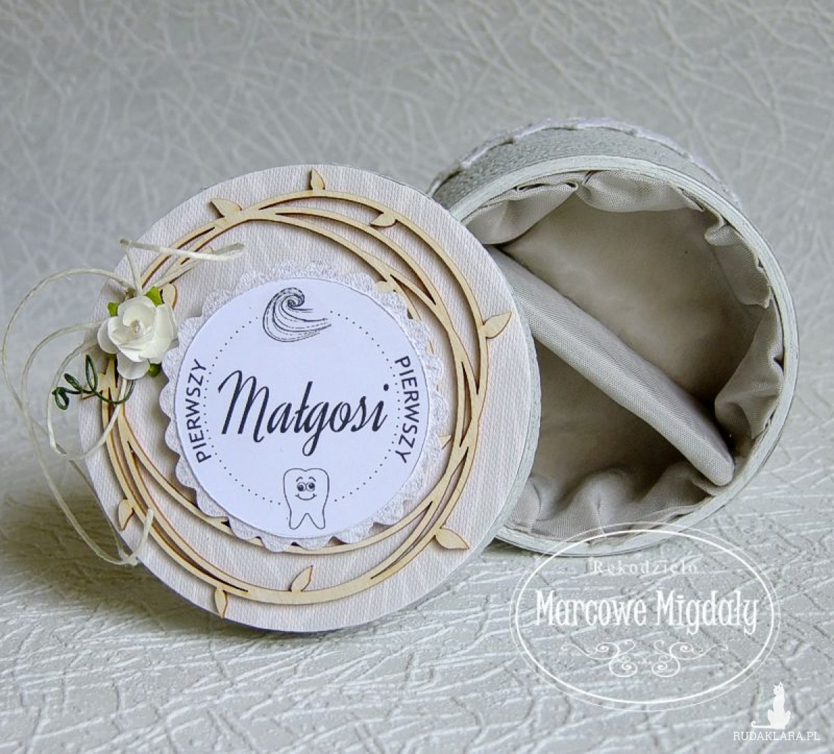 Pierwszy ząbek, loczek, personalizowane pudełeczko z życzeniami