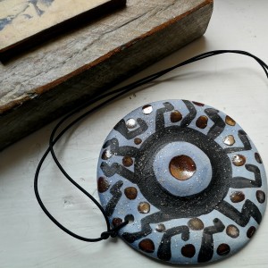 wisior ceramiczny szkliwiony