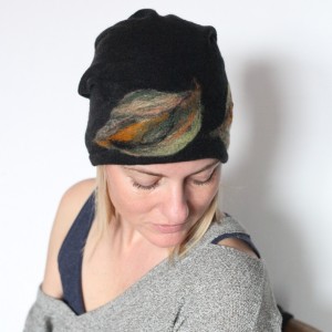 czapka handmade wełniana z kwiatem