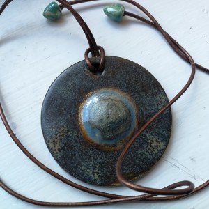 wisior ceramiczny szkliwiony